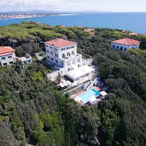 villa-parisi-grand-hotel.it-tuscanyhotel.com/